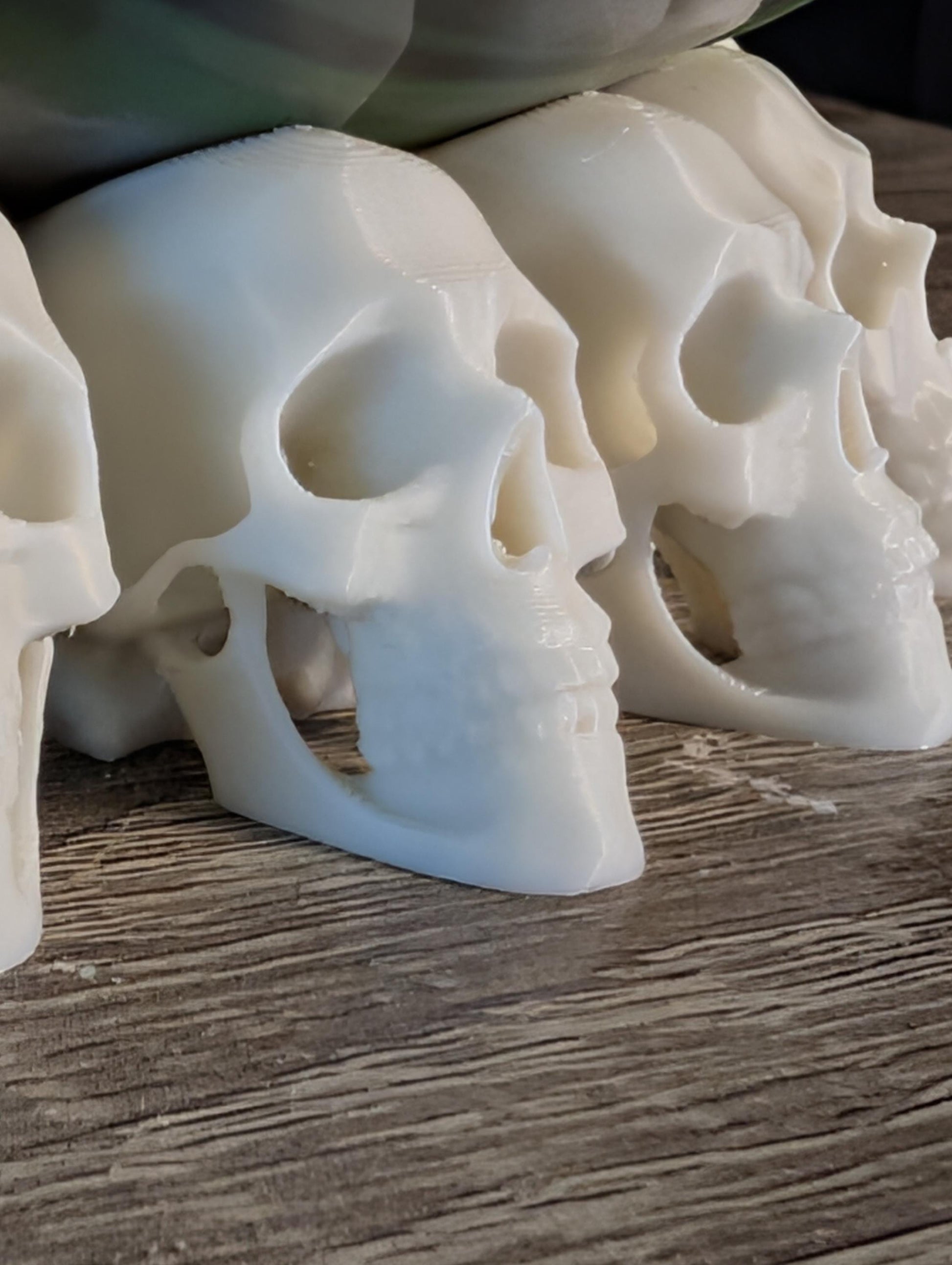 Skull Bowling Ball Stand – side angle view