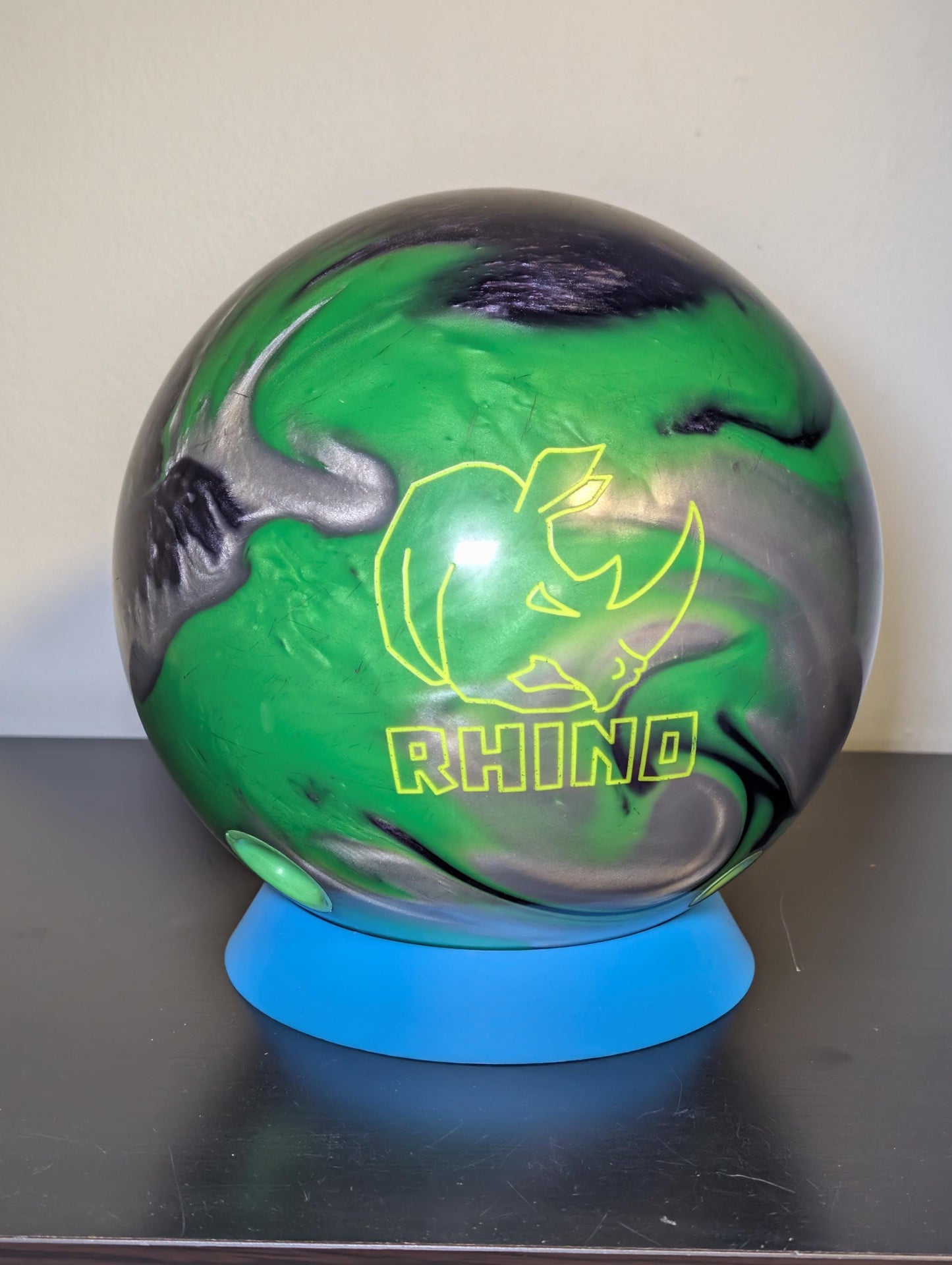 3-Pack Tapered Bowling Ball Stand – lifestyle display shot