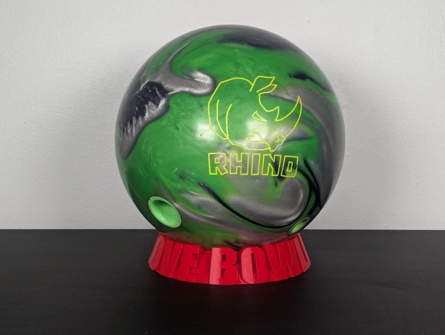 Custom Text Bowling Ball Stand – detail close-up