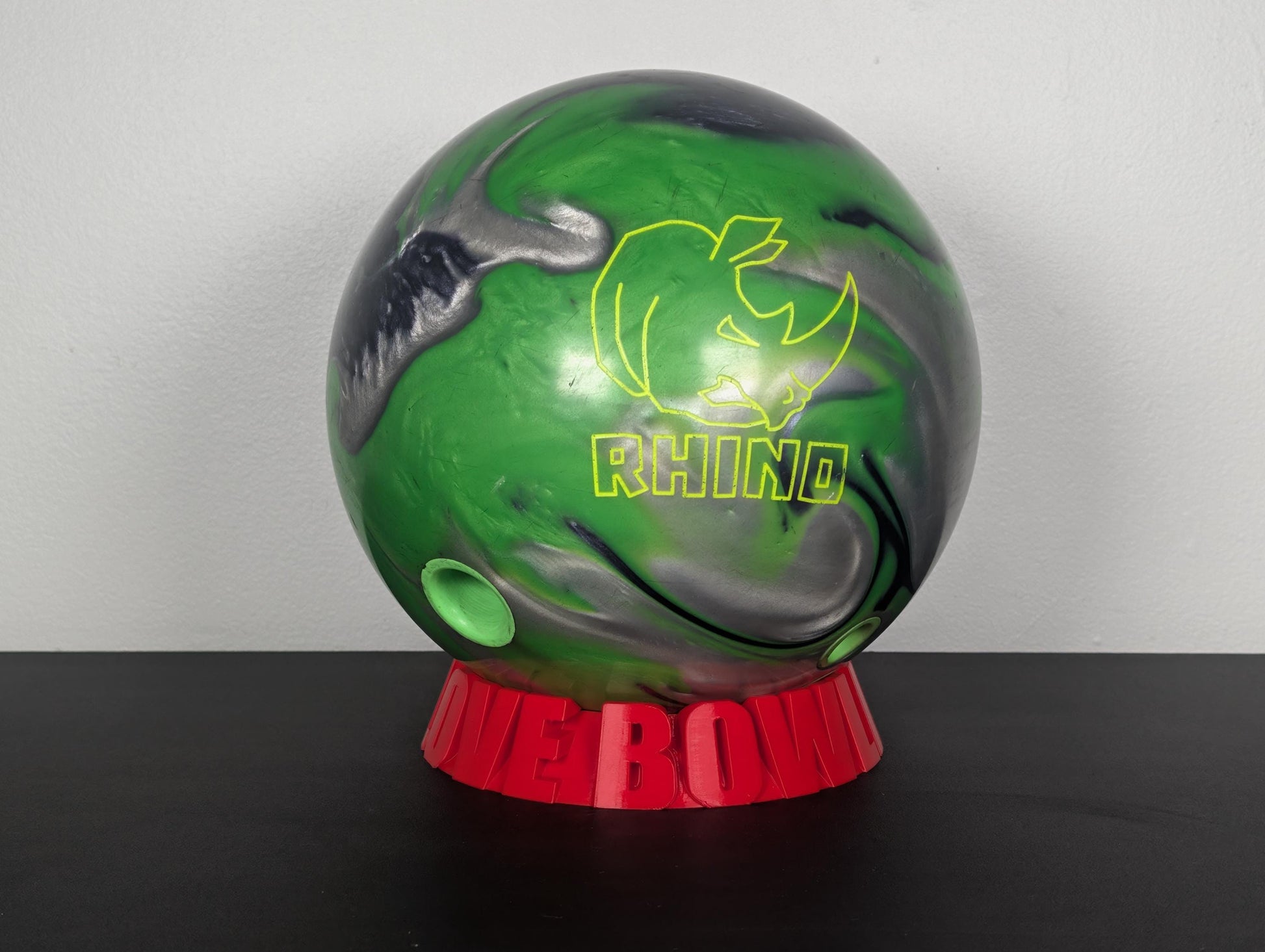 Custom Text Bowling Ball Stand – detail close-up