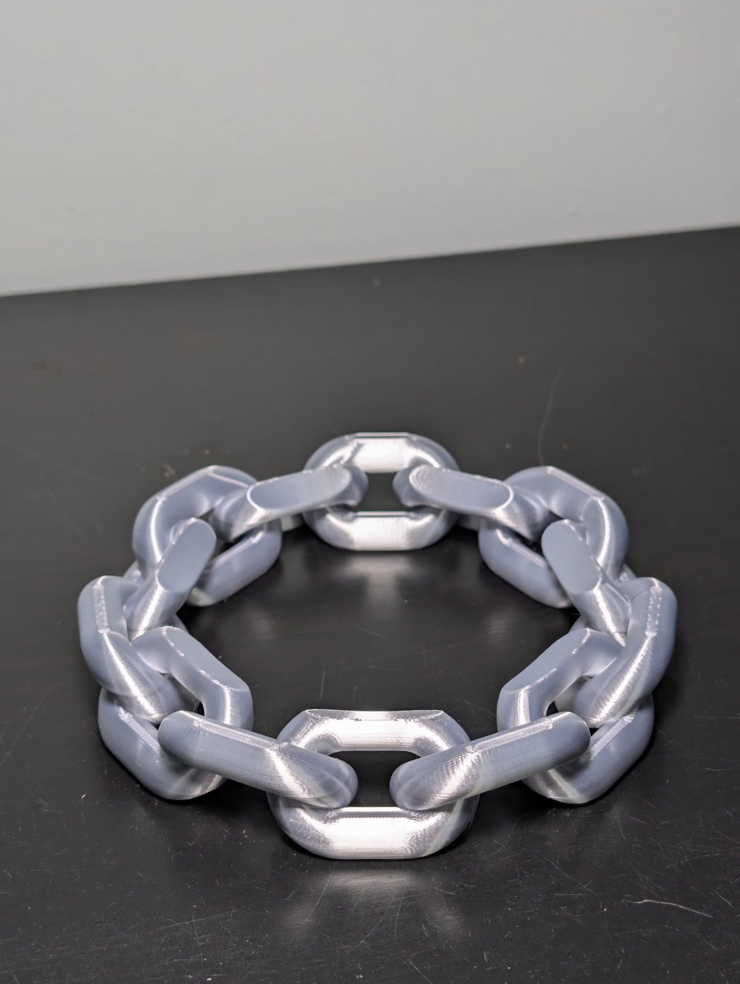 Chain Bowling Ball Display Stand – detail close-up