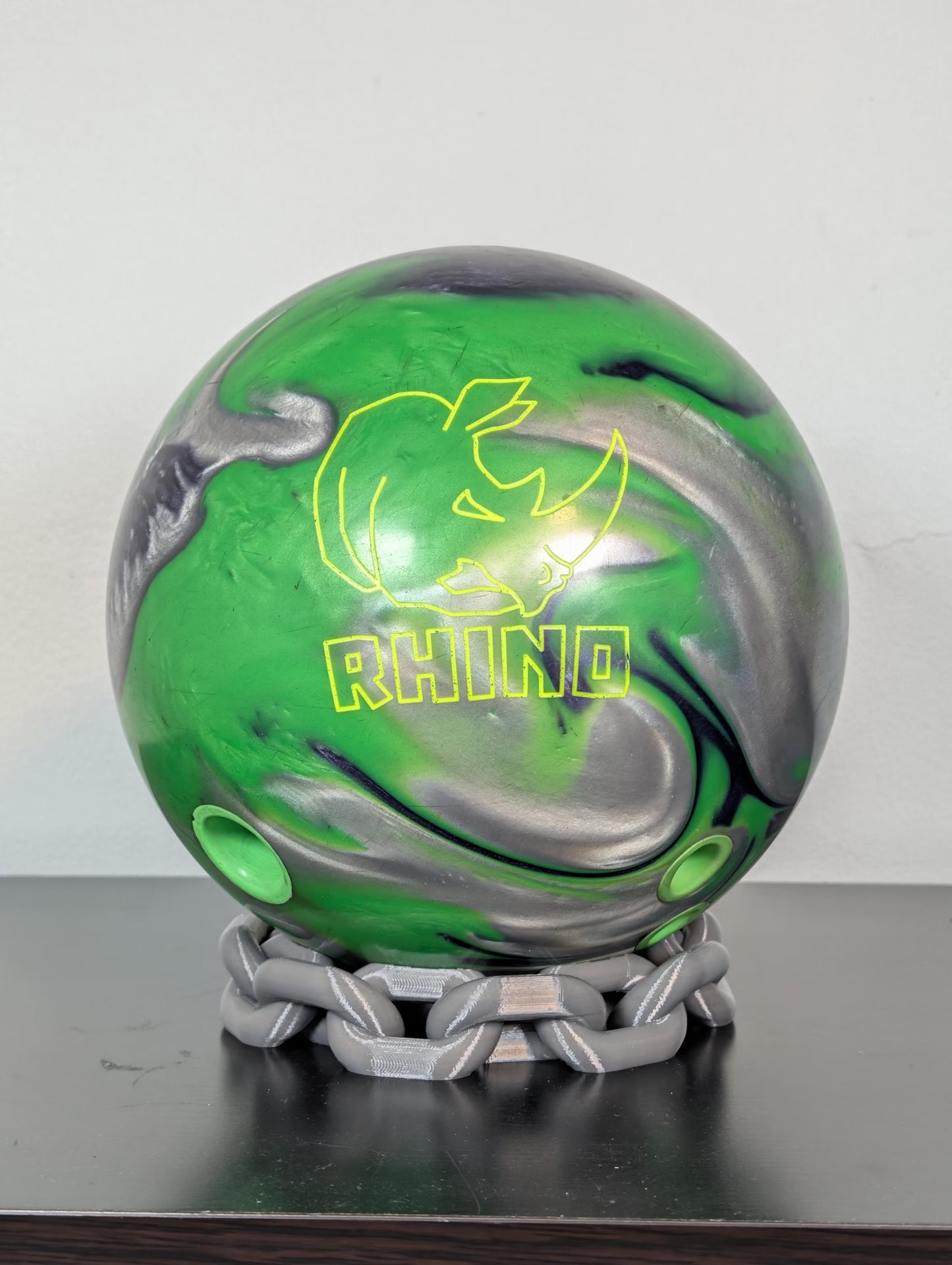 Chain Bowling Ball Display Stand – side angle view