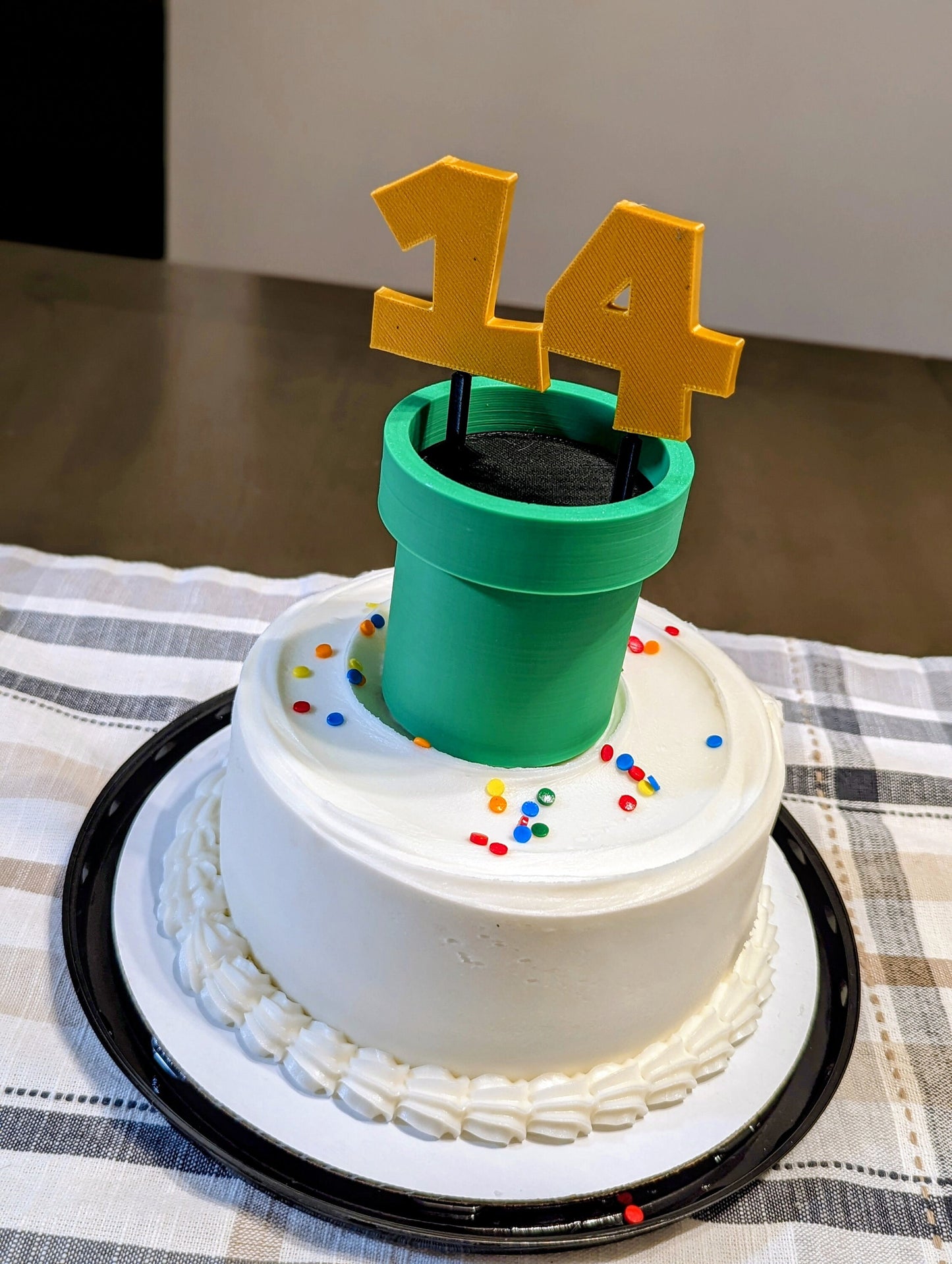 3D Printed Customizable Cake Topper - Perfect for Personalizing Your Special Occasion! Green Tube